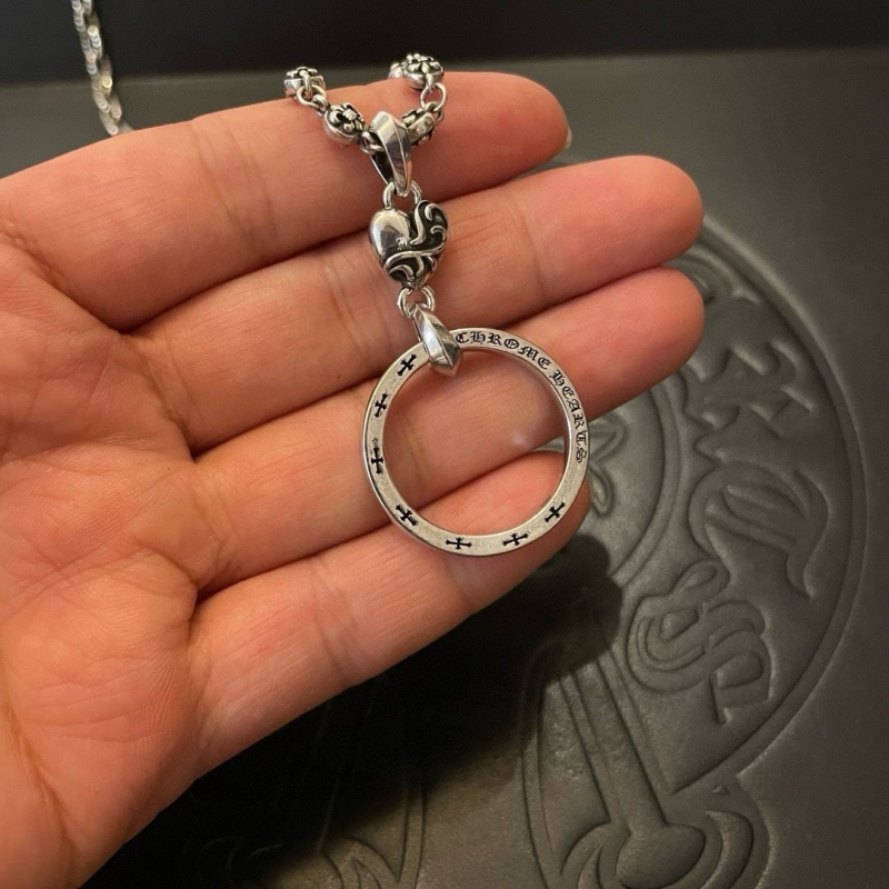 Ch*0me He**ts necklaces